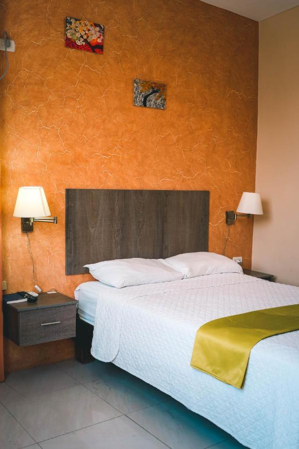 Hotel Manta Beach Madrigal Buitenkant foto