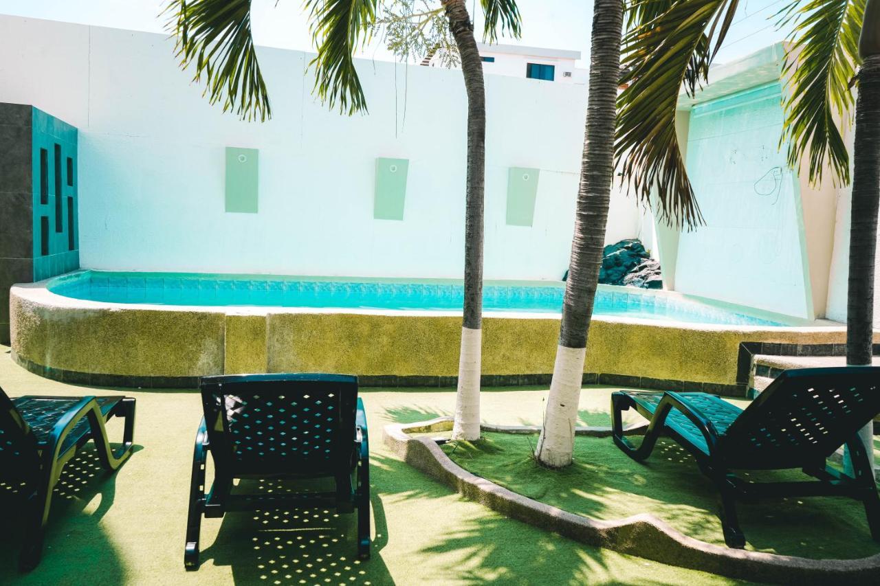 Hotel Manta Beach Madrigal Buitenkant foto