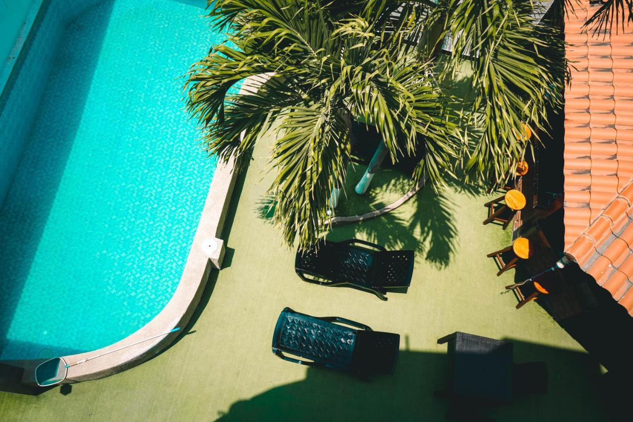 Hotel Manta Beach Madrigal Buitenkant foto