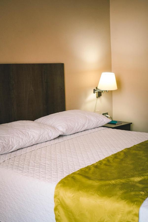 Hotel Manta Beach Madrigal Buitenkant foto