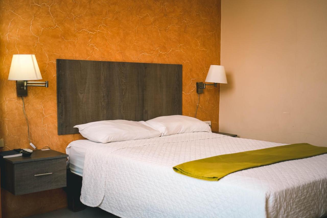 Hotel Manta Beach Madrigal Buitenkant foto
