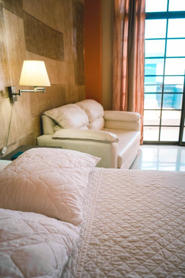 Hotel Manta Beach Madrigal Buitenkant foto