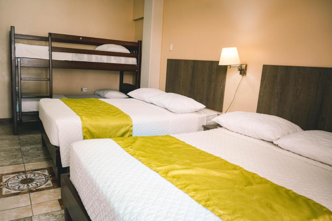 Hotel Manta Beach Madrigal Buitenkant foto
