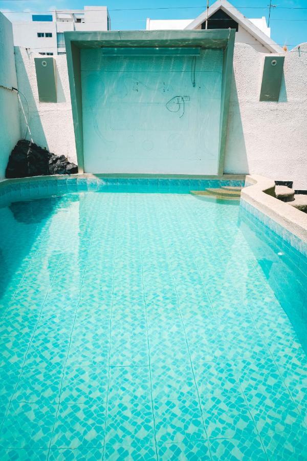 Hotel Manta Beach Madrigal Buitenkant foto