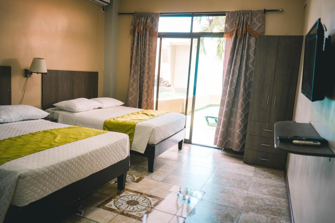 Hotel Manta Beach Madrigal Buitenkant foto