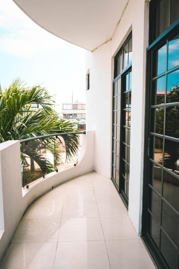 Hotel Manta Beach Madrigal Buitenkant foto