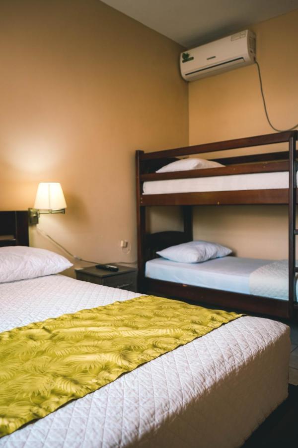 Hotel Manta Beach Madrigal Buitenkant foto