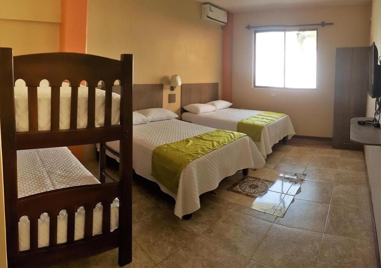 Hotel Manta Beach Madrigal Buitenkant foto