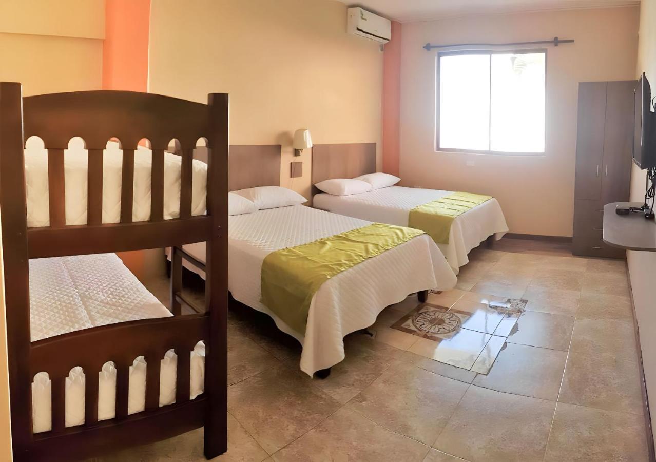 Hotel Manta Beach Madrigal Buitenkant foto