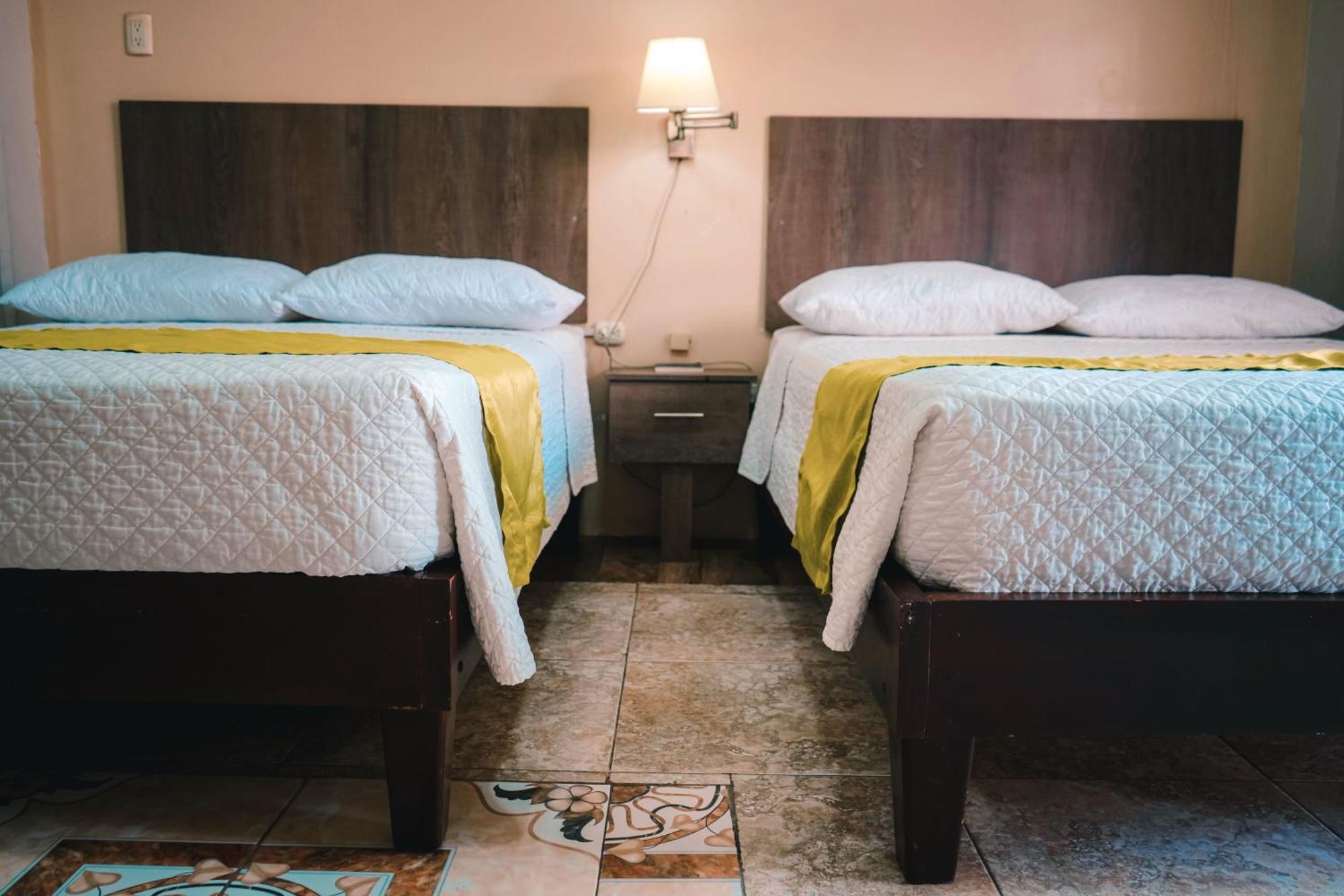 Hotel Manta Beach Madrigal Buitenkant foto