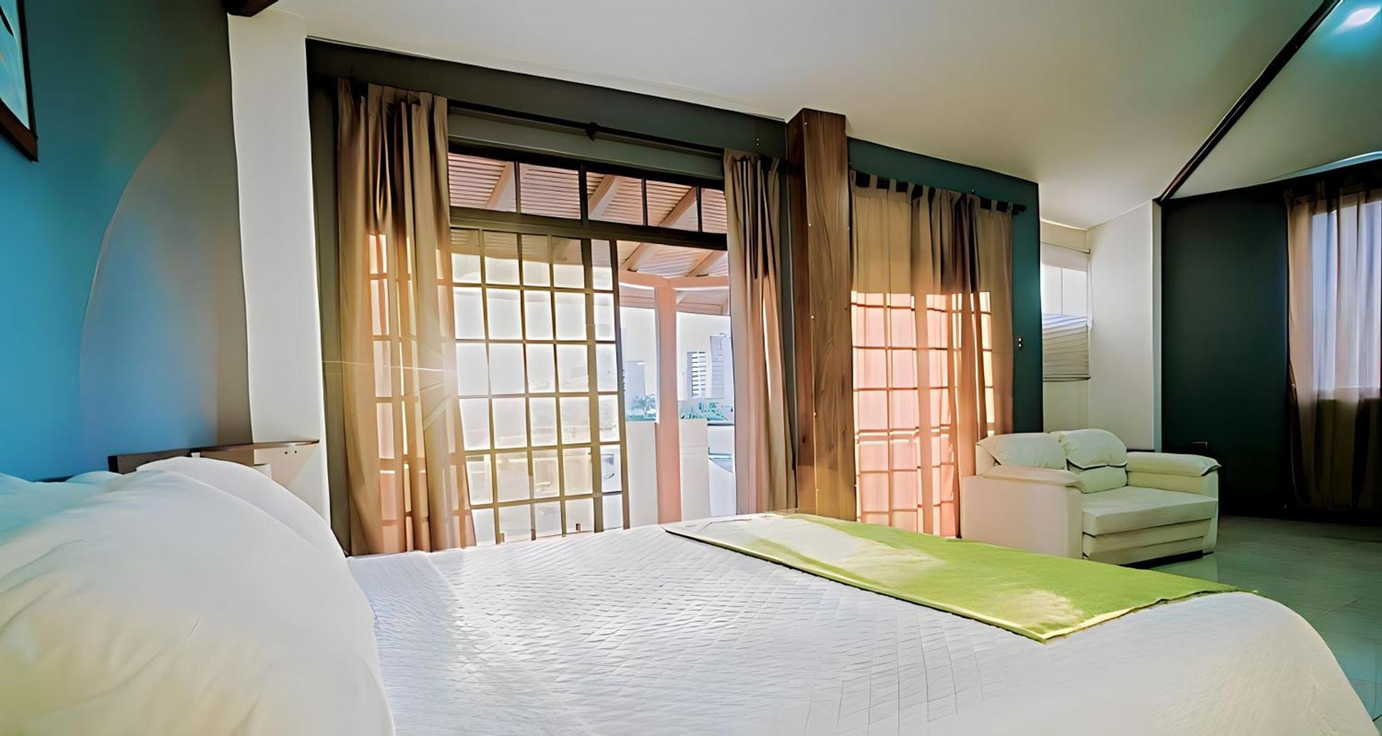 Hotel Manta Beach Madrigal Buitenkant foto