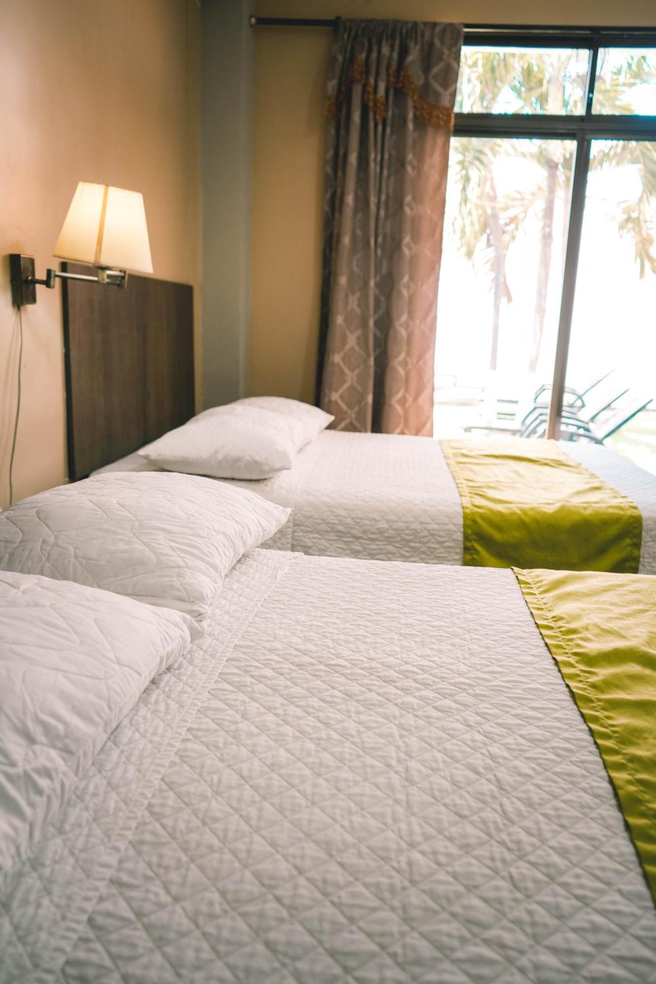 Hotel Manta Beach Madrigal Buitenkant foto