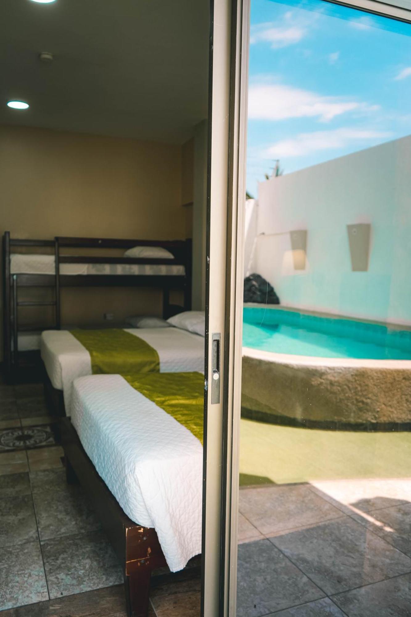 Hotel Manta Beach Madrigal Buitenkant foto